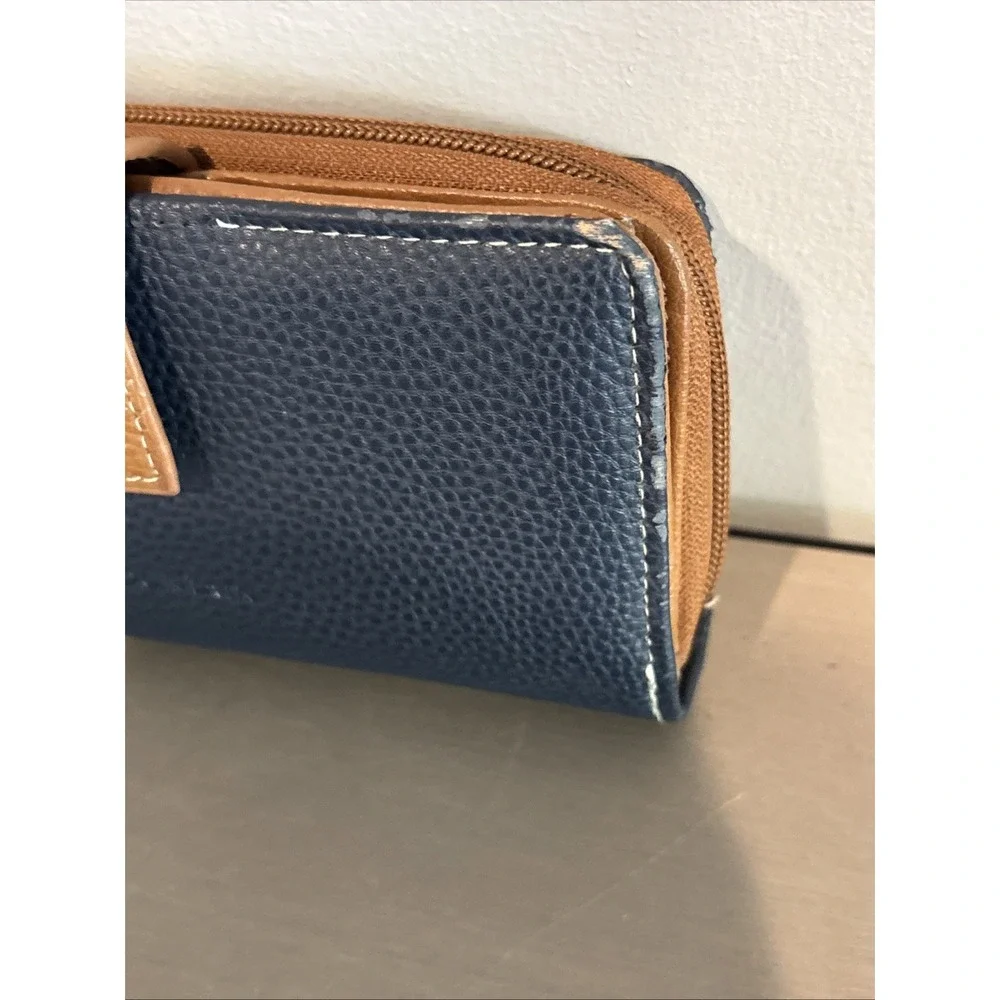 Stone Mountain Women's Navy Blue  Embossed Zip Around Wallet Brown Trim